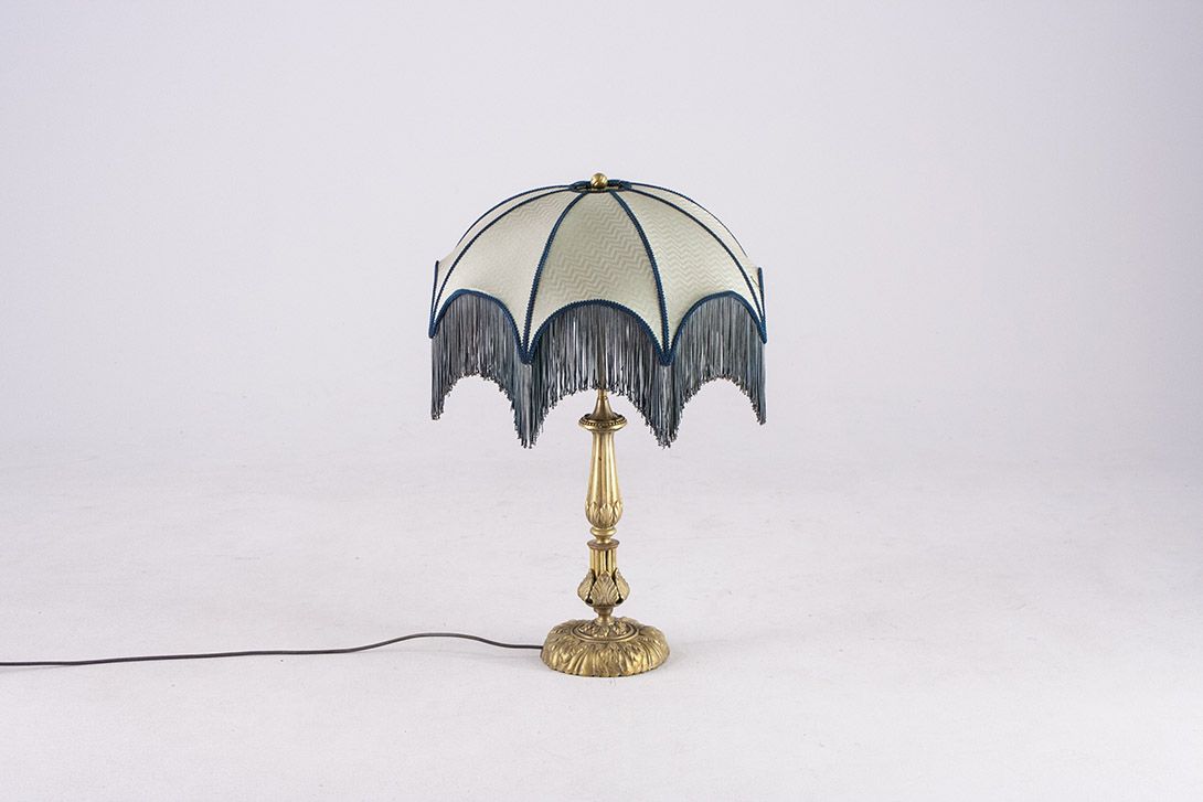 Foto Table Lamp with Decorative Brass Stand and Fringes Shade 1950 ​h73