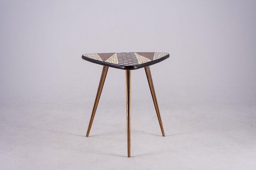 Foto Triangular Coffee Table with Mosaic Top 1954 h57x57x54