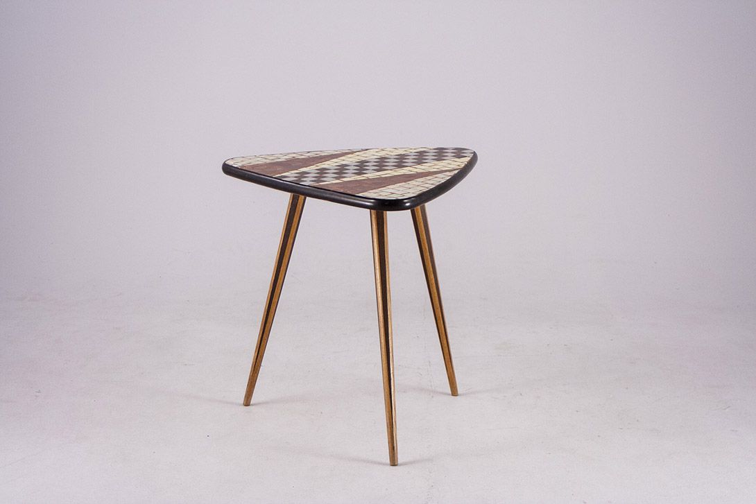 Foto Triangular Coffee Table with Mosaic Top 1954 h57x57x54