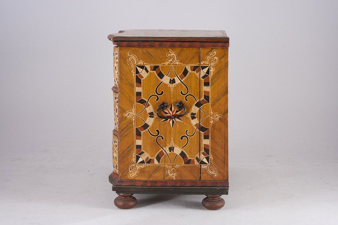 Foto Baroque Wooden Dresser Beautiful Colored 1850