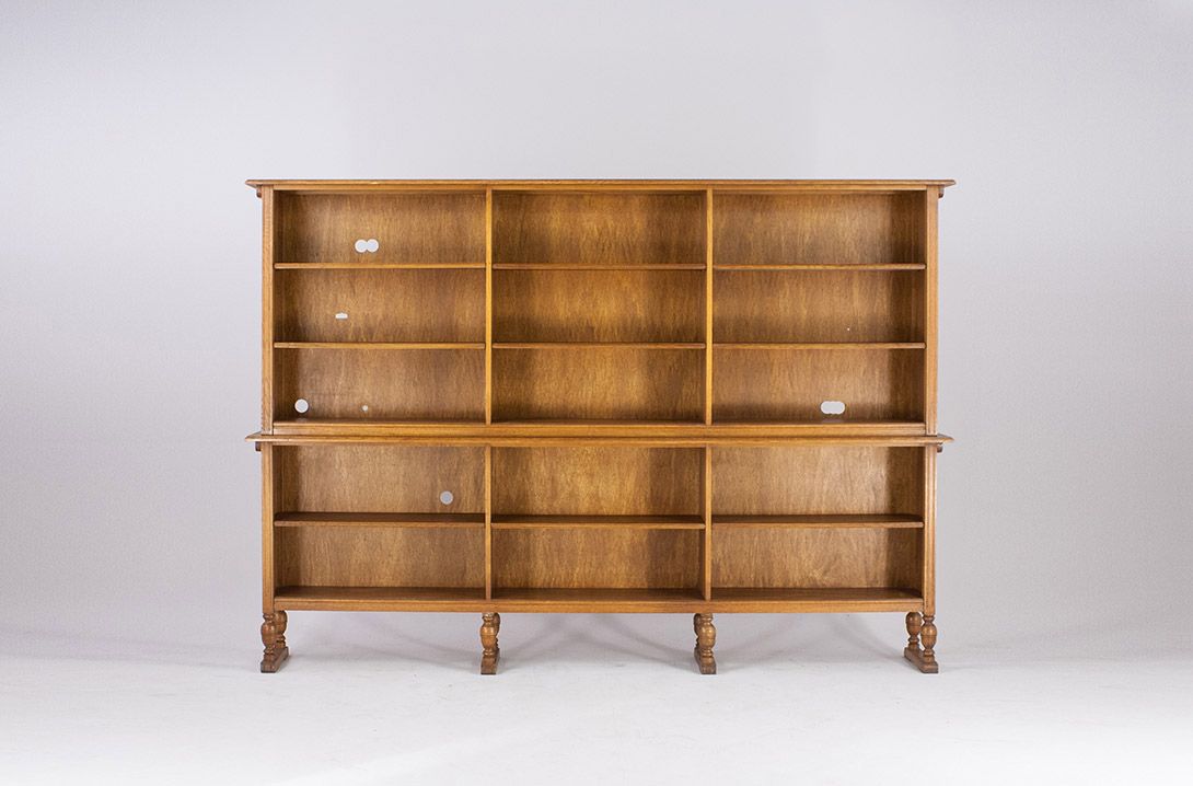 Foto Large Wooden Bookshelf England 1920