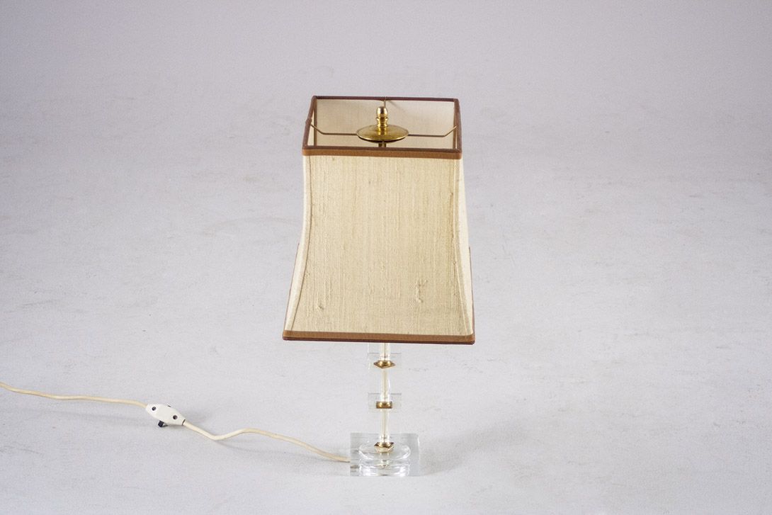 Foto Table Lamp with Transparent Squared Stand and Beige Shade ​h45