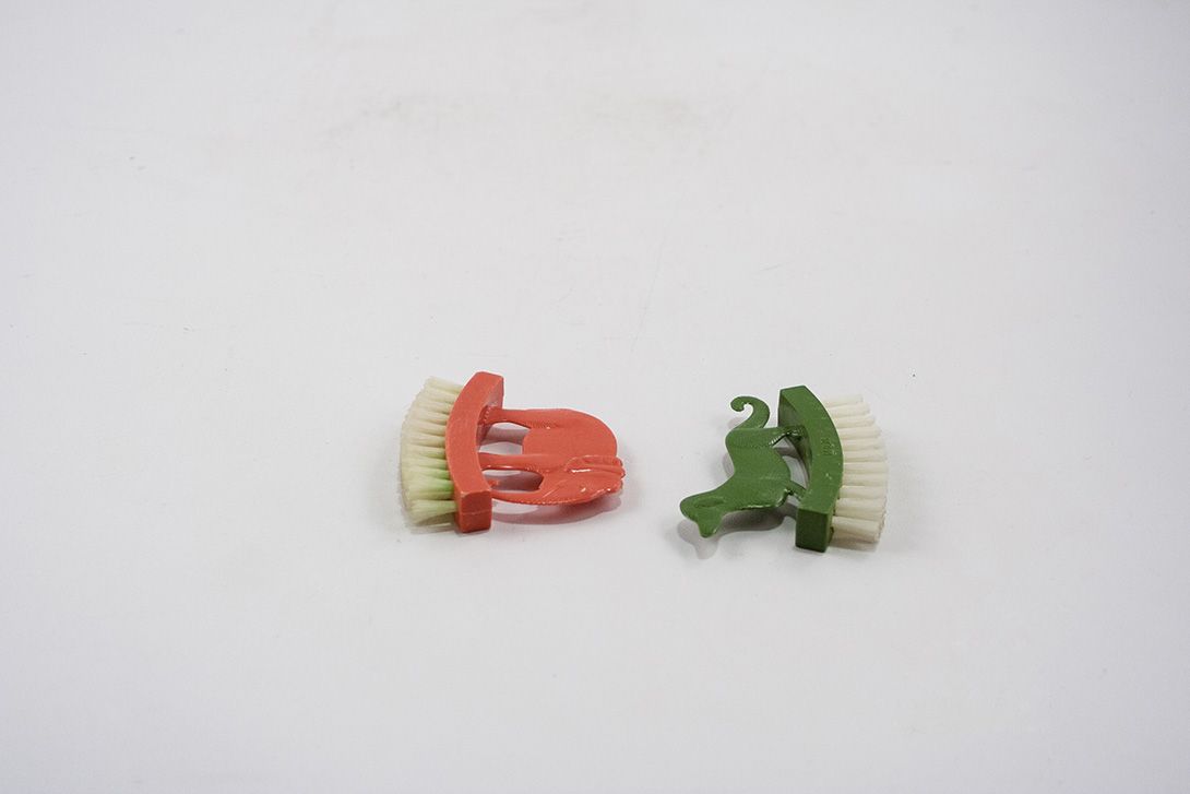 Foto Elephant and Dog Shaped Brush