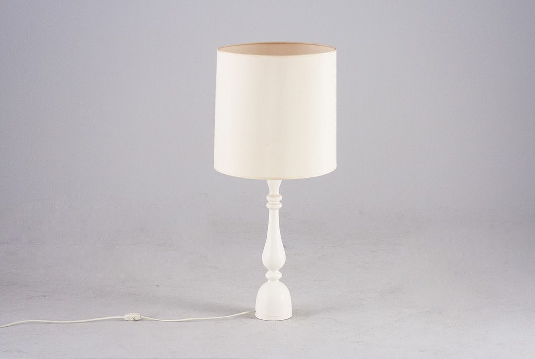 Foto White Table Lamp with Carved Stand ​h85