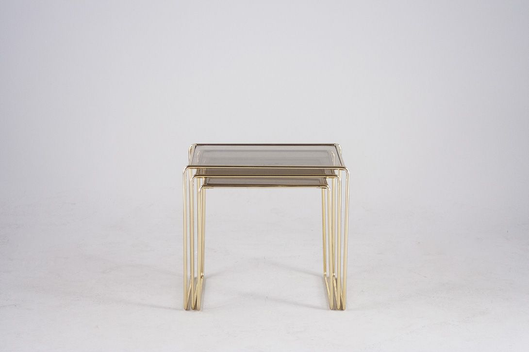 Foto Set of Nesting Tables Brass and Toned Glass 1966 h44x48x38