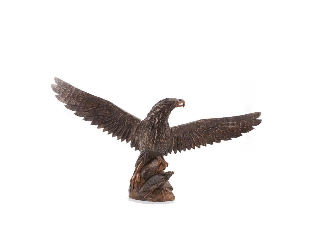 Foto Big Carved Eagle Sculpture