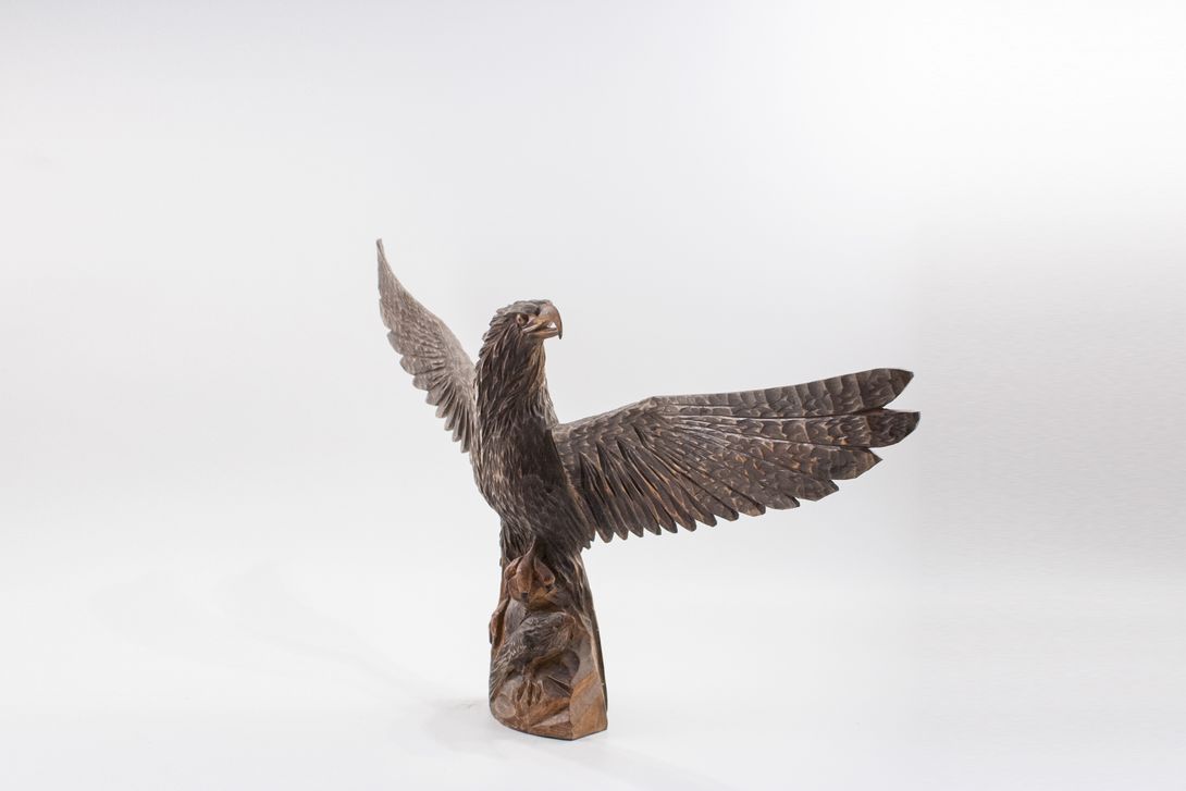 Foto Big Carved Eagle Sculpture