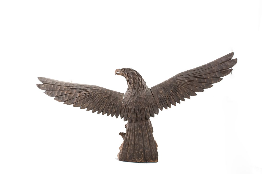 Foto Big Carved Eagle Sculpture