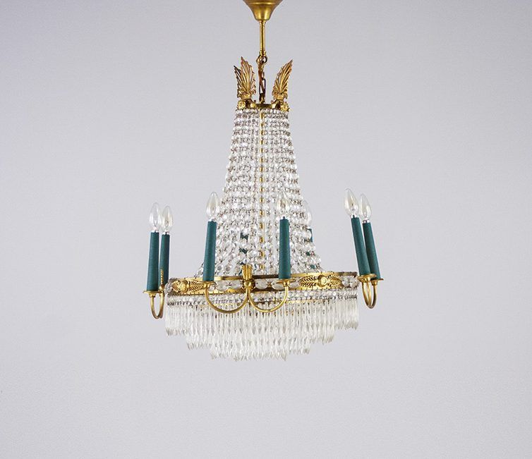 Foto Glass Chandelier with Blue Bulb Holders and Golden Details ø60
