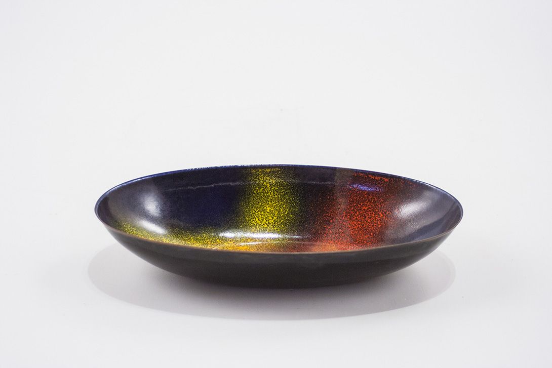 Foto Colorful Sprinkled Metal Bowl