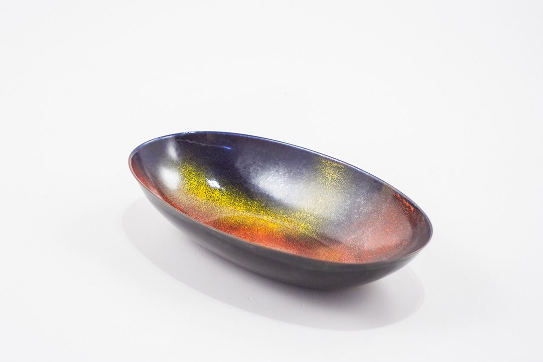 Foto Colorful Sprinkled Metal Bowl