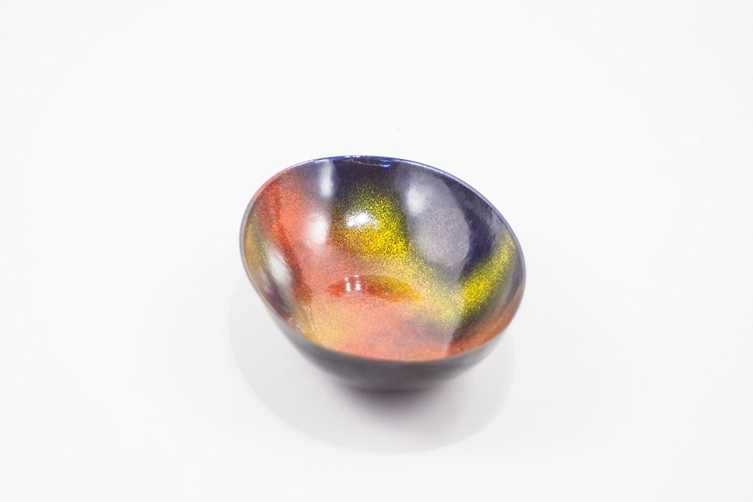 Foto Colorful Sprinkled Metal Bowl