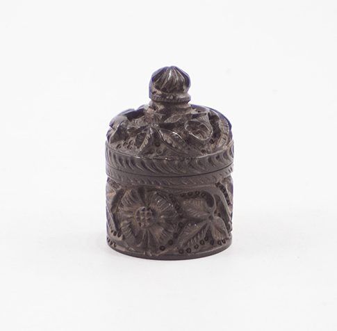 Foto Small Box with Carved Relief ​Bali 1980 h8x6