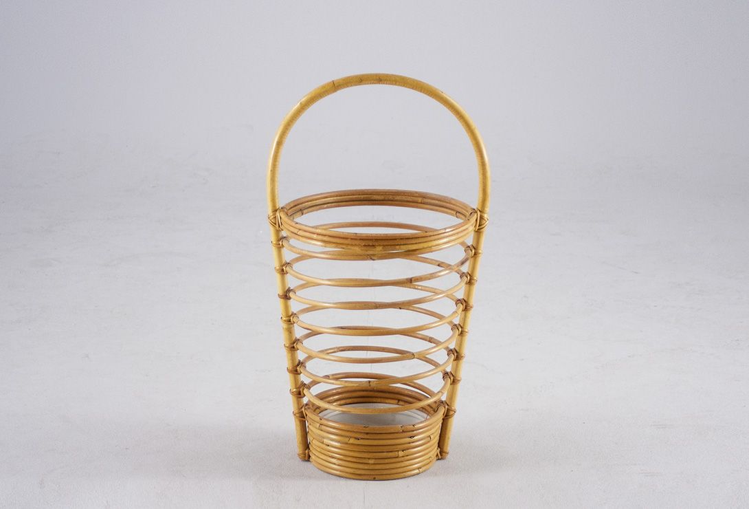 Foto Umbrella Stand of Basket