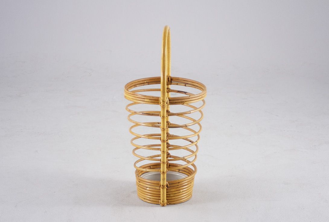Foto Umbrella Stand of Basket