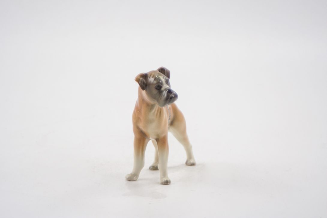 Foto Tiny Porcelain Bull Dog Sculpture h12x12x5