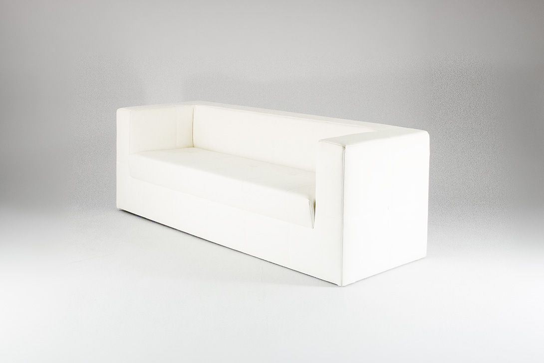 Foto White Leather Cube Sofa / Matching Armchairs