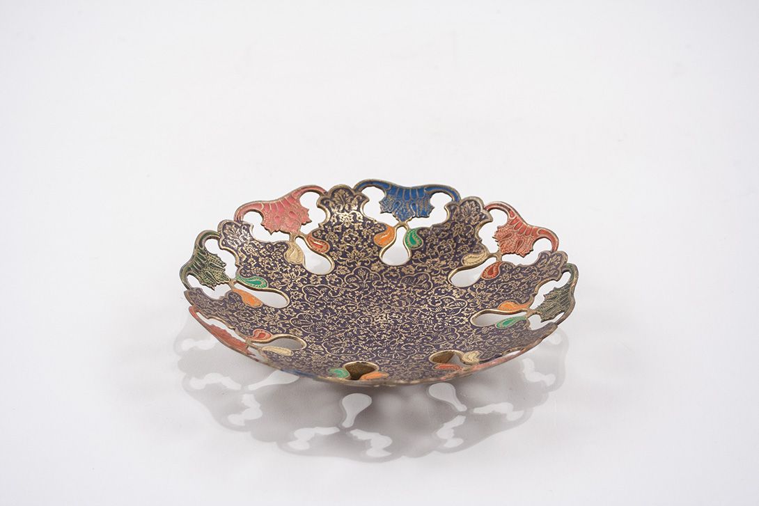 Foto Metall Bowl with Colorful Pattern