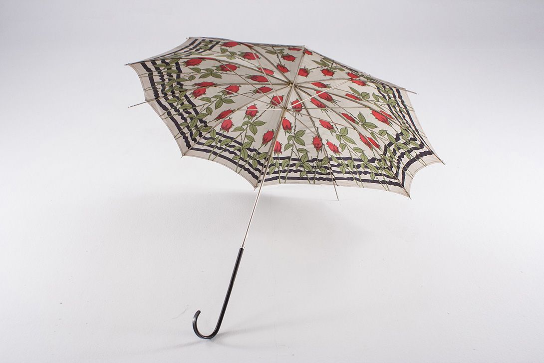 Foto Rose Printed Umbrella Straßbourg 1950