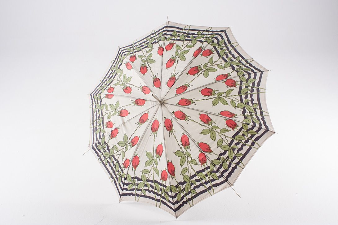 Foto Rose Printed Umbrella Straßbourg 1950