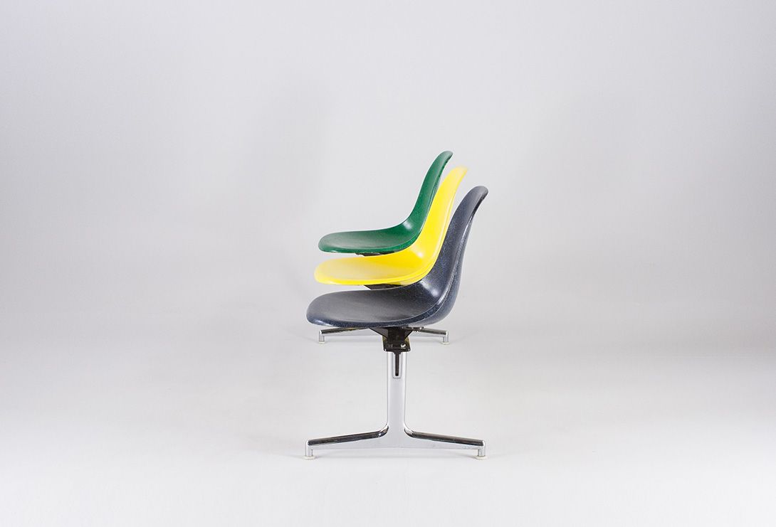 Foto Eames Three-Seater Bench, Seat Colors Variable L165cm