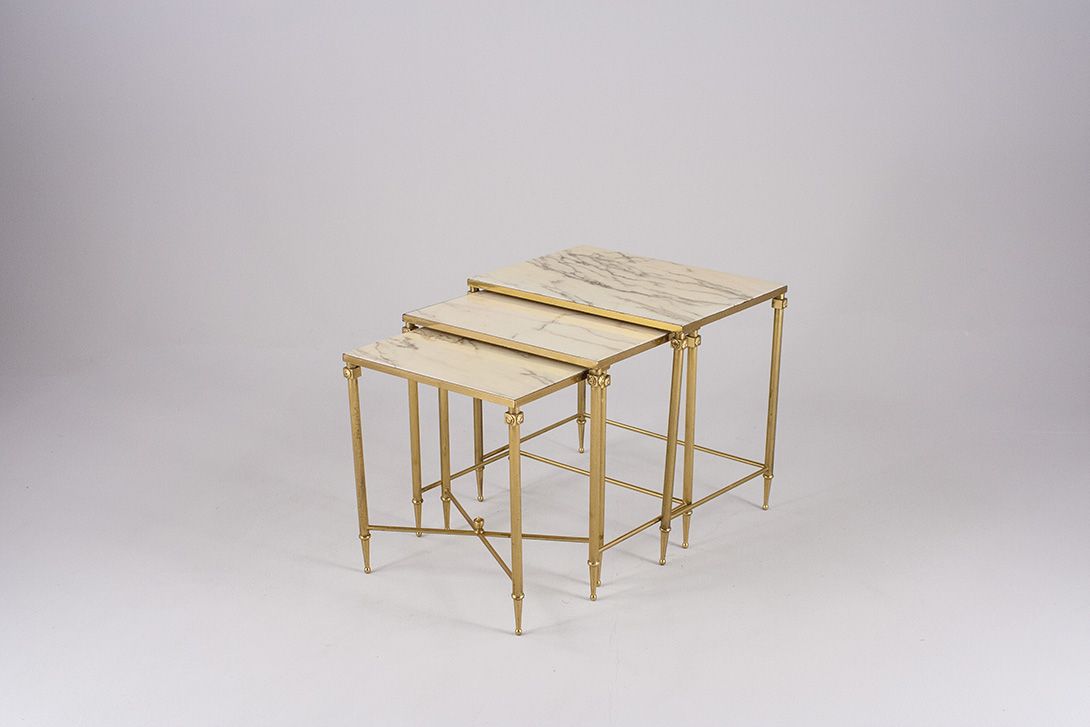 Foto Set of Marble and Brass Nesting Tables Paris 1959 ​h56x40x52
