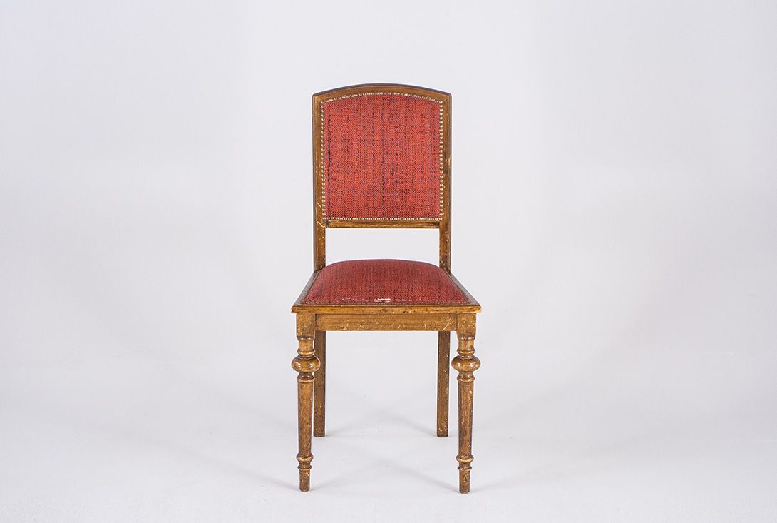 Foto Wooden Dining Chair with Red Upholstery