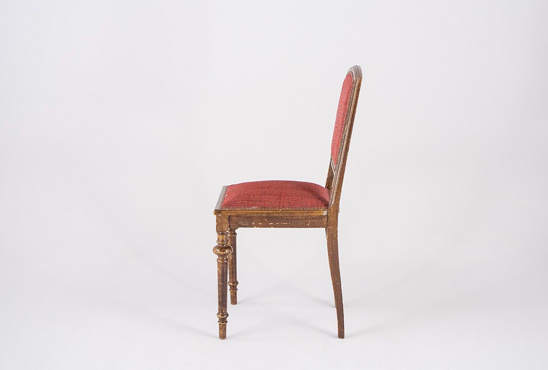 Foto Wooden Dining Chair with Red Upholstery