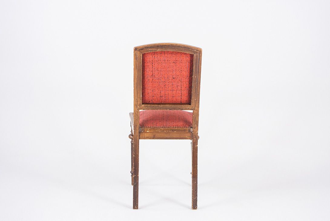 Foto Wooden Dining Chair with Red Upholstery