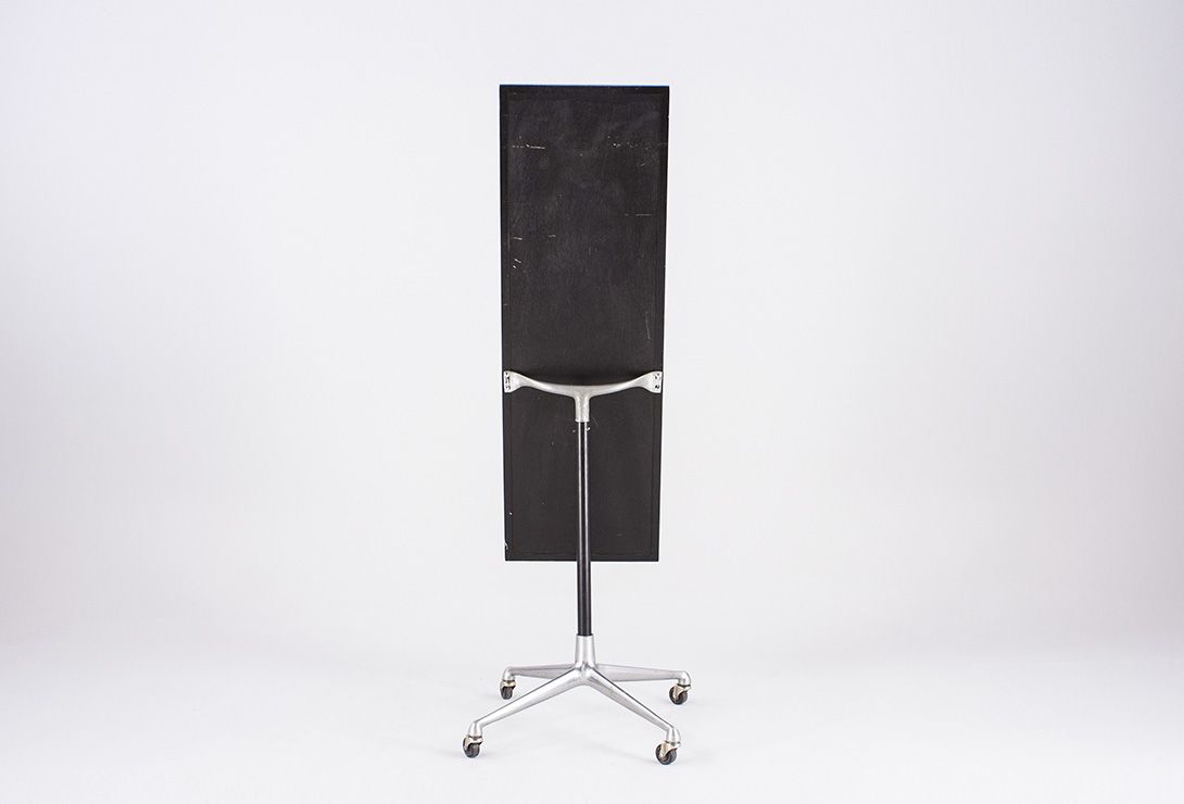 Foto Black Vitra Mirror on Wheels
