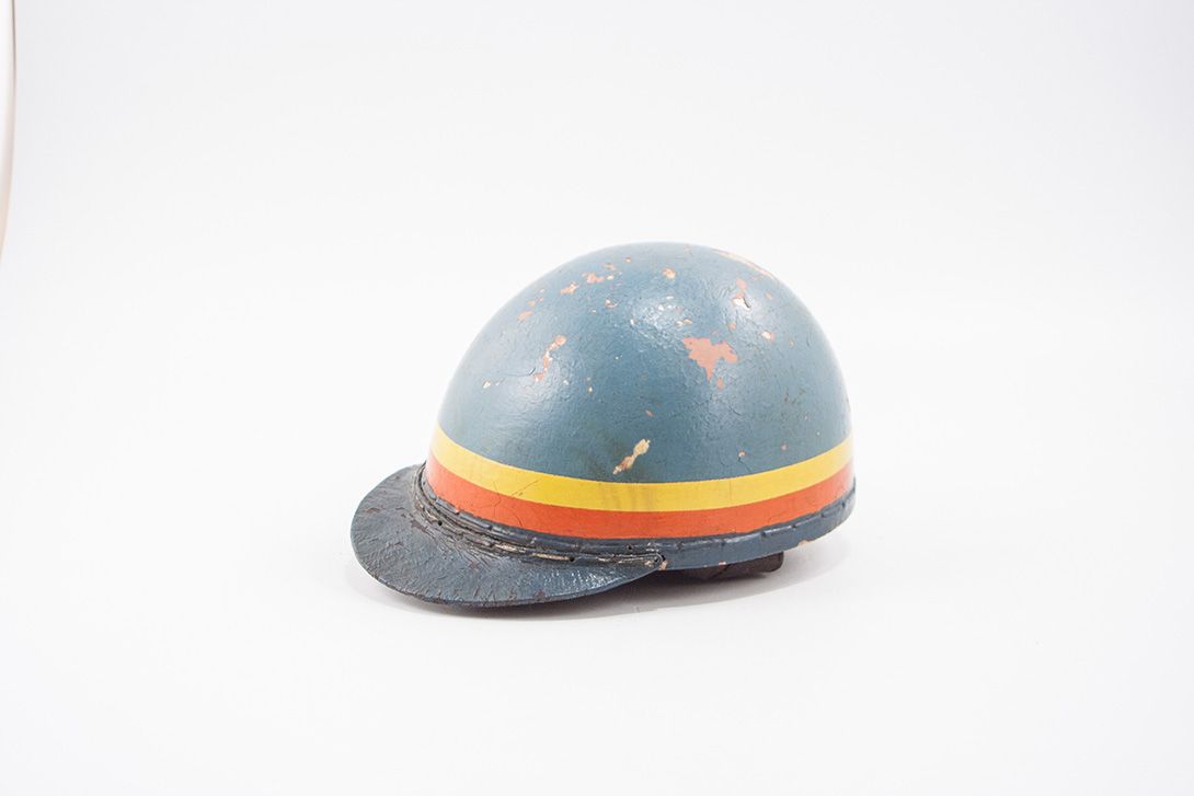 Foto Old Youth Motorcycle Helmet 1955