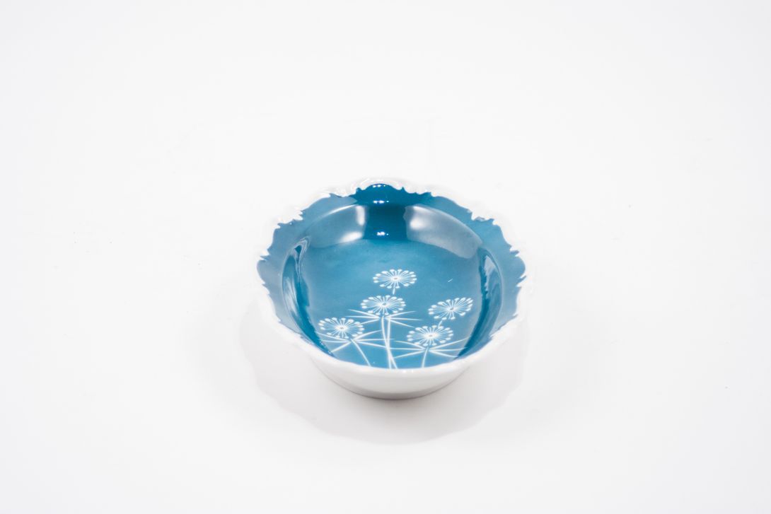 Foto Porcelain Bowl with Flower Image Inside Sweden 1966