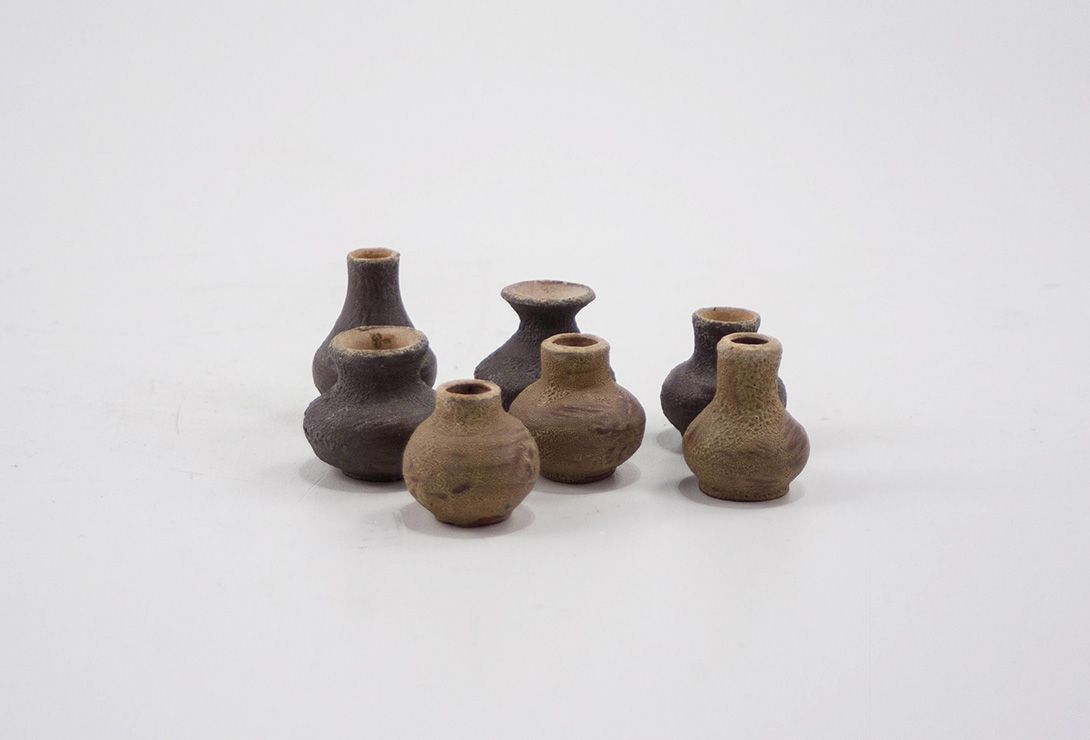 Foto Set of 7 Tiny Hippie Vases SF 1967 D5
