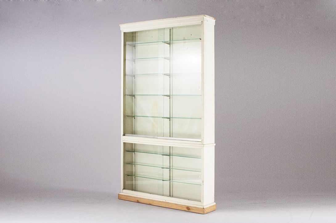 Foto Bookshelf with Glass Doors