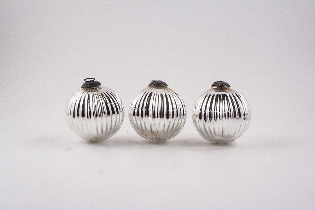 Foto Silver Christmas Tree Ornaments Round