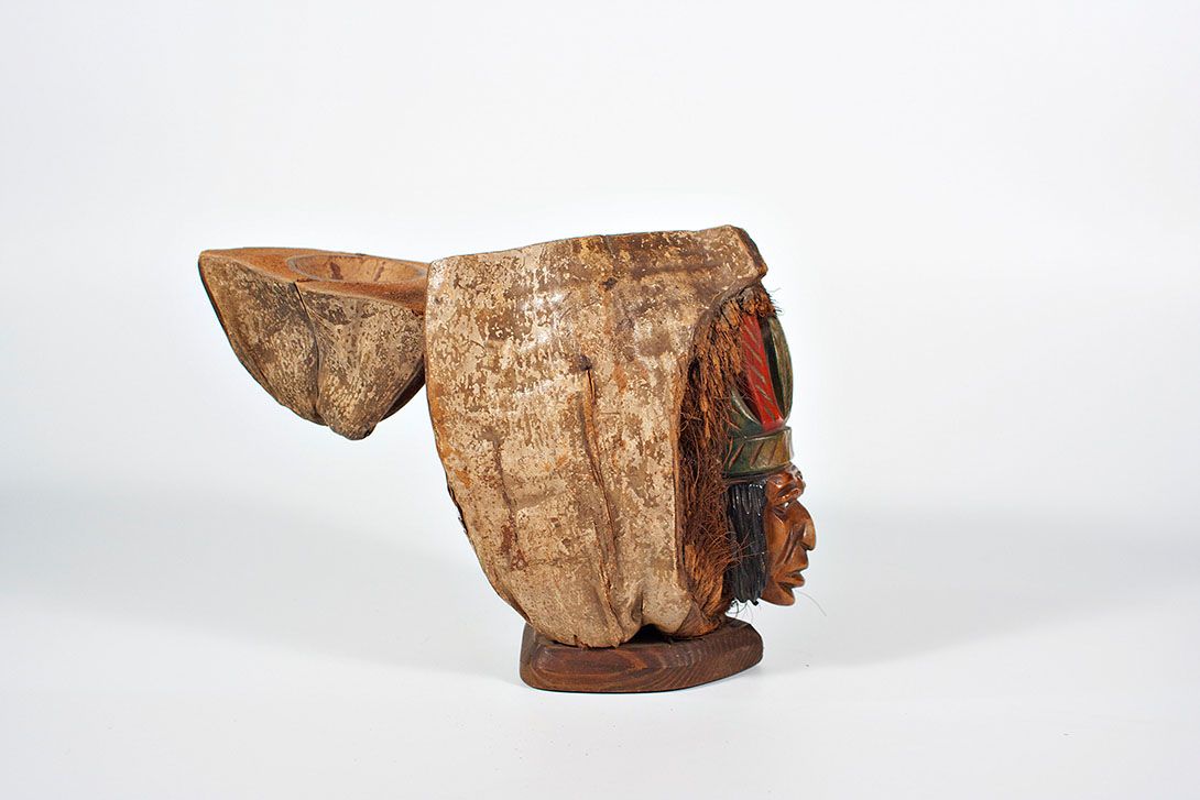 Foto Carved Coconut Container Indian Chief