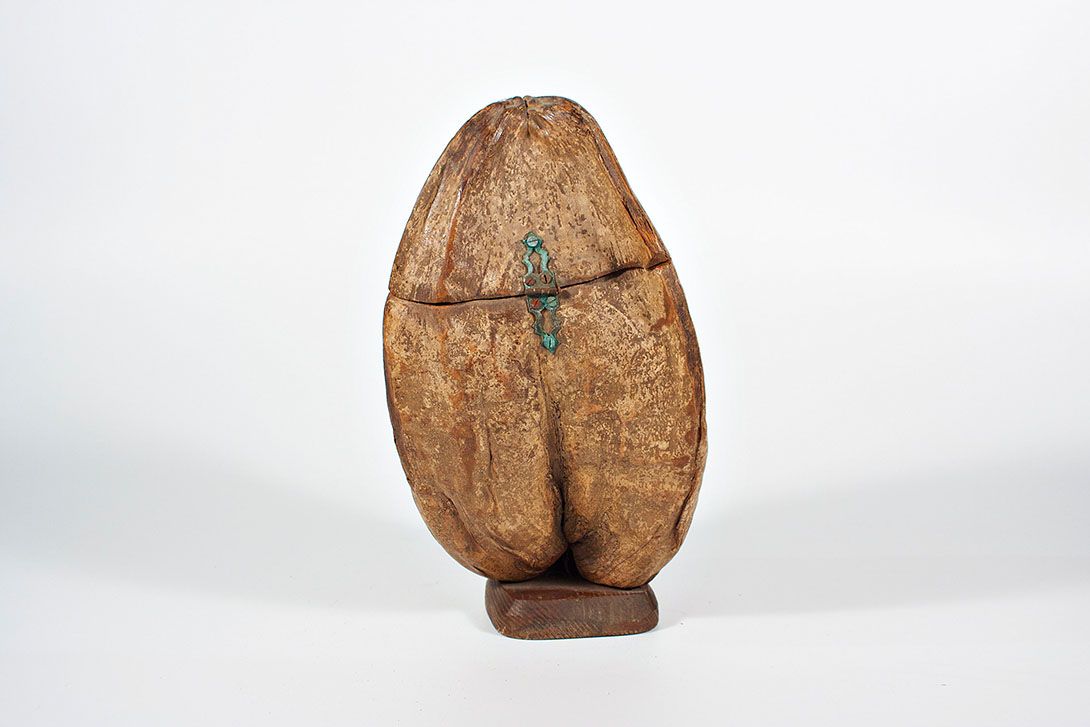 Foto Carved Coconut Container Indian Chief