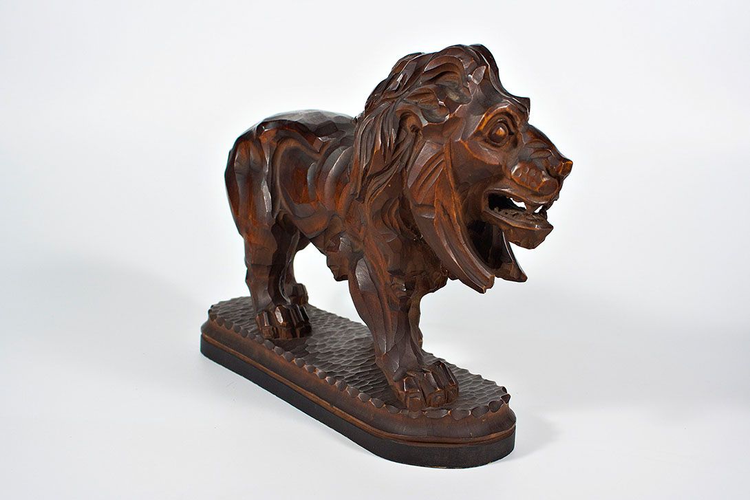 Foto Carved Lion Sculpture 1918