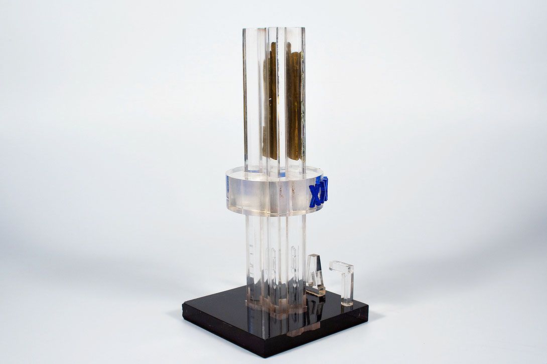 Foto Soviet Obelisk Model