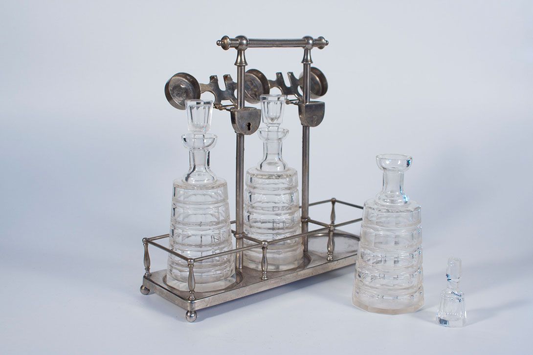 Foto Antique Liqueur Triple Table Set Lockable h30 Belgium 1925