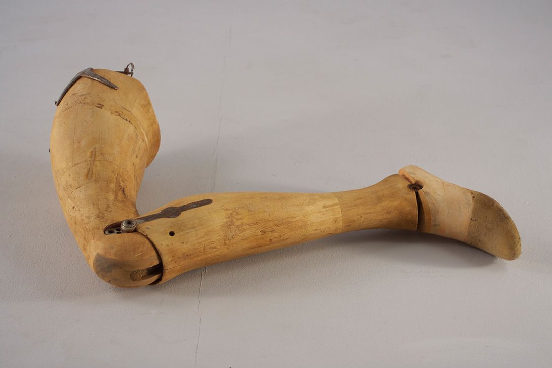 Foto Vintage Wooden Artificial Leg WWI