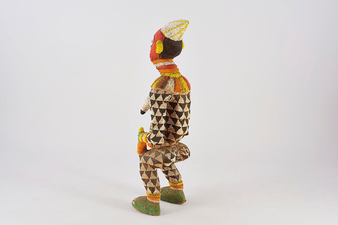 Foto African Folklore Sculpture Colorful Pearls and Shells h120cm Kongo 1940