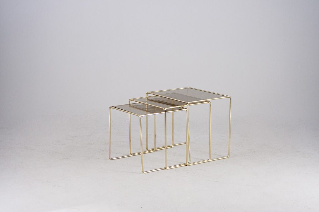 Foto Set of Nesting Tables Brass and Toned Glass 1966 h44x48x38
