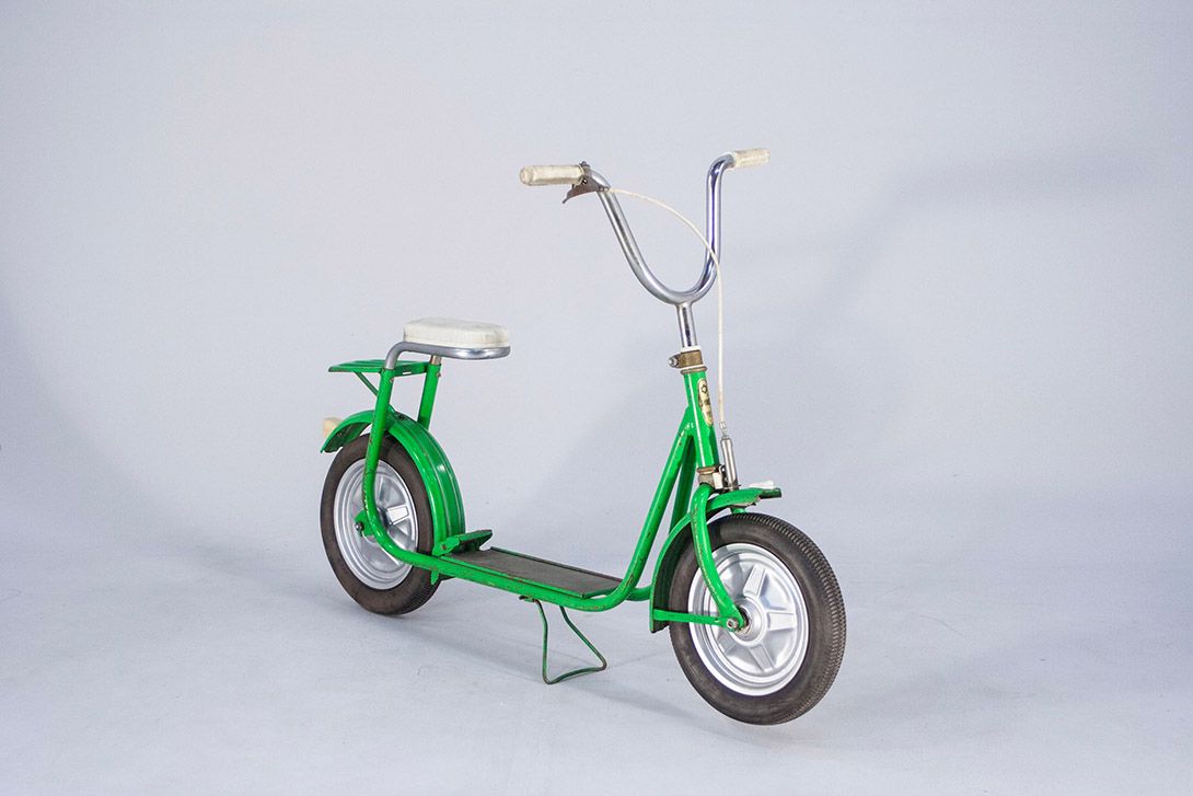 Foto Green Scooter with Seat