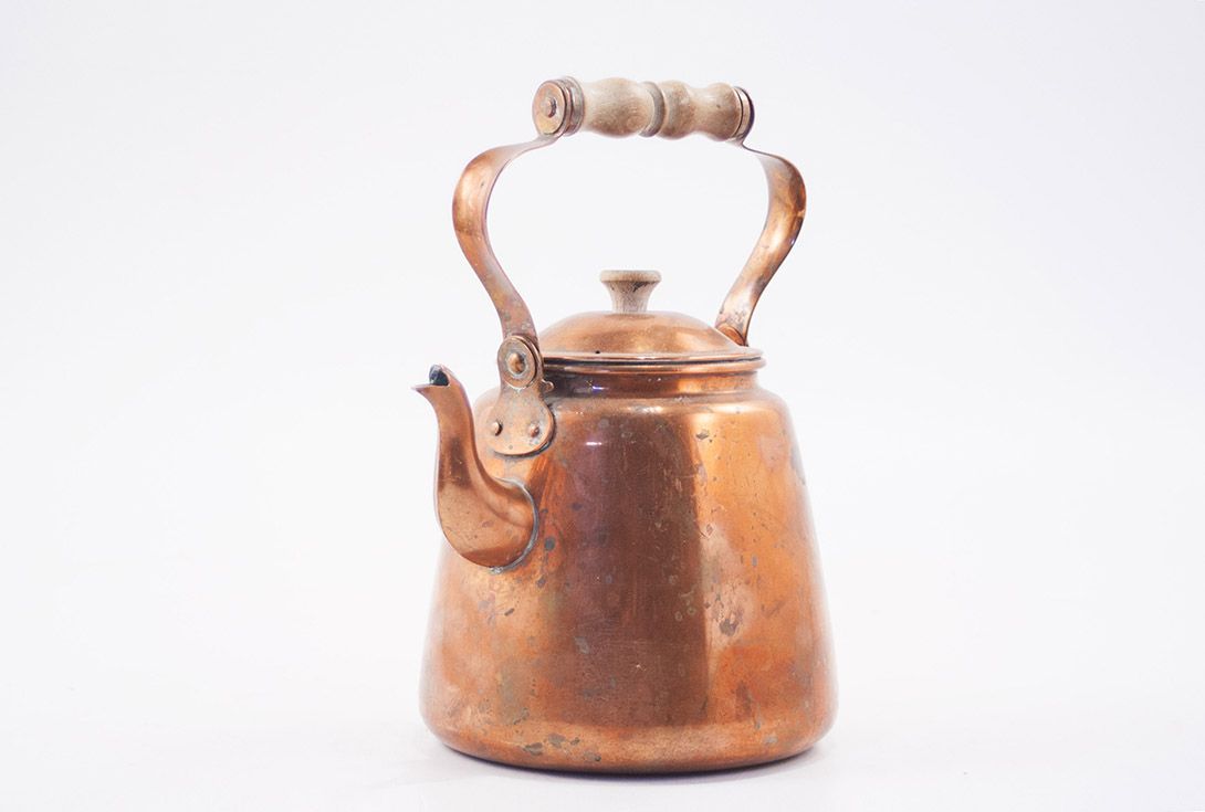 Foto Copper Tea Can with Wooden Handle