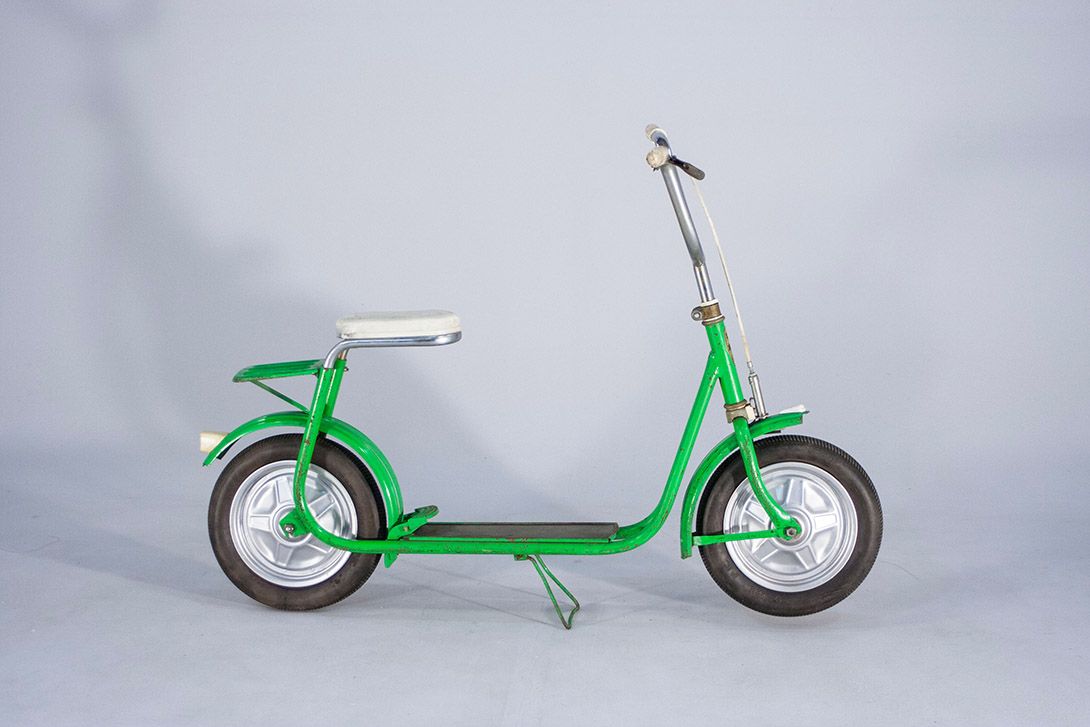 Foto Green Scooter with Seat