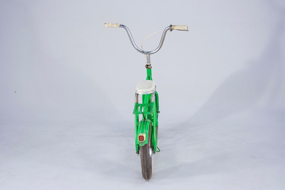 Foto Green Scooter with Seat