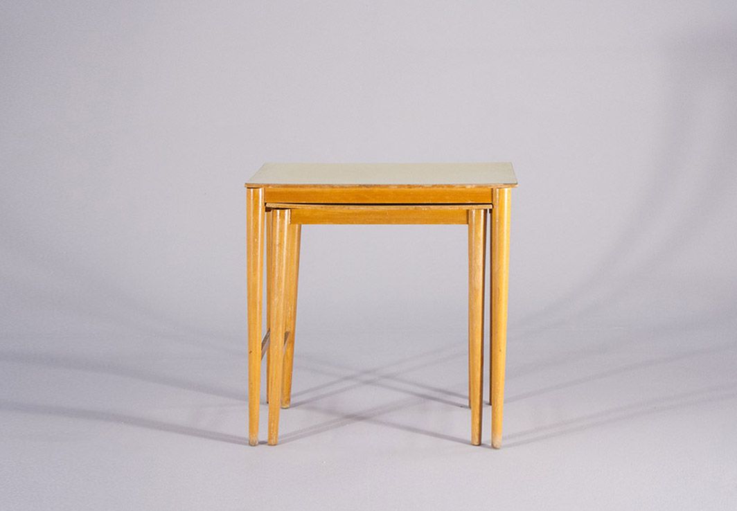 Foto Stacking Side Table with Blue and Yellow Surface ​h55x55x37