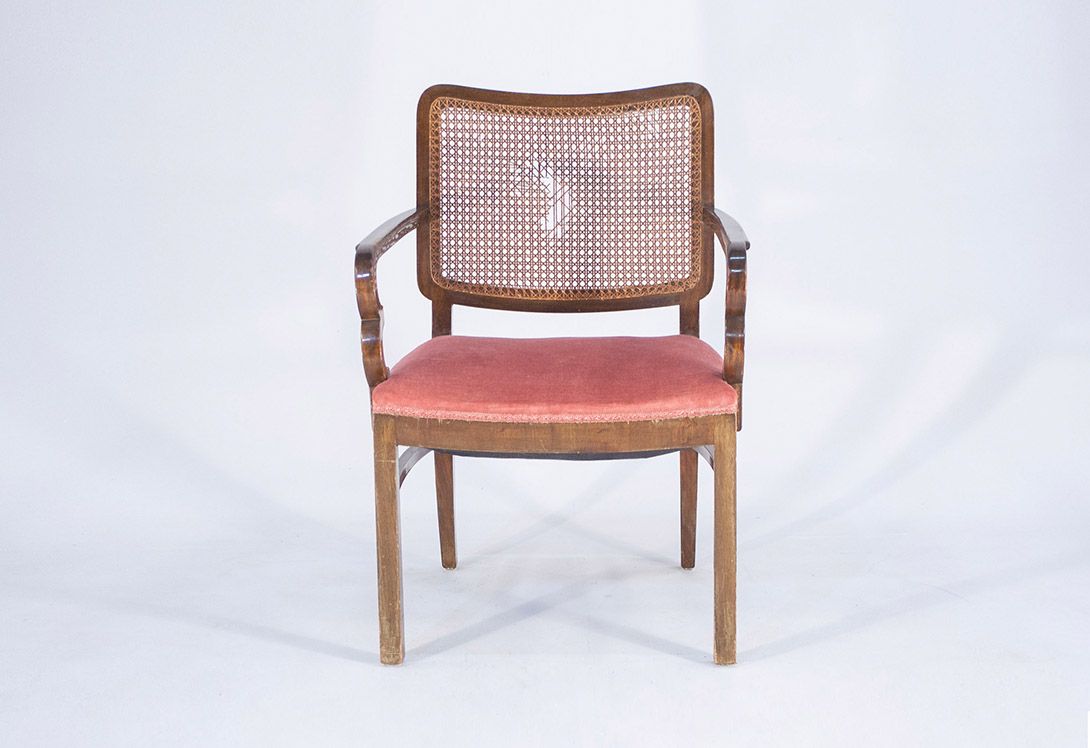 Foto Art Deco Armchair with Double Arch Shaped Armrests and Plaited Basket Backrest