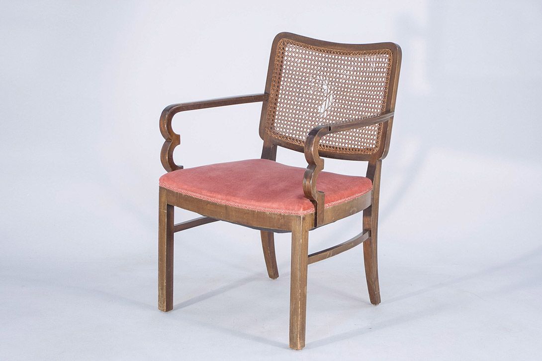 Foto Art Deco Armchair with Double Arch Shaped Armrests and Plaited Basket Backrest